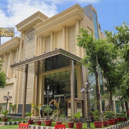 เดอะ แกรนด์ ปาริเซียง Hotel เดลี ภายนอก รูปภาพ