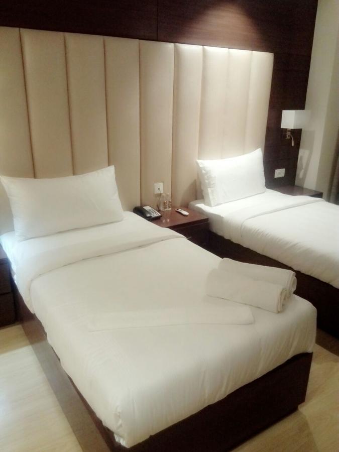 เดอะ แกรนด์ ปาริเซียง Hotel เดลี ภายนอก รูปภาพ