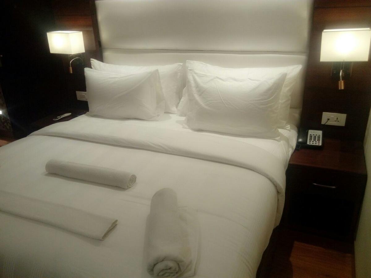 เดอะ แกรนด์ ปาริเซียง Hotel เดลี ภายนอก รูปภาพ