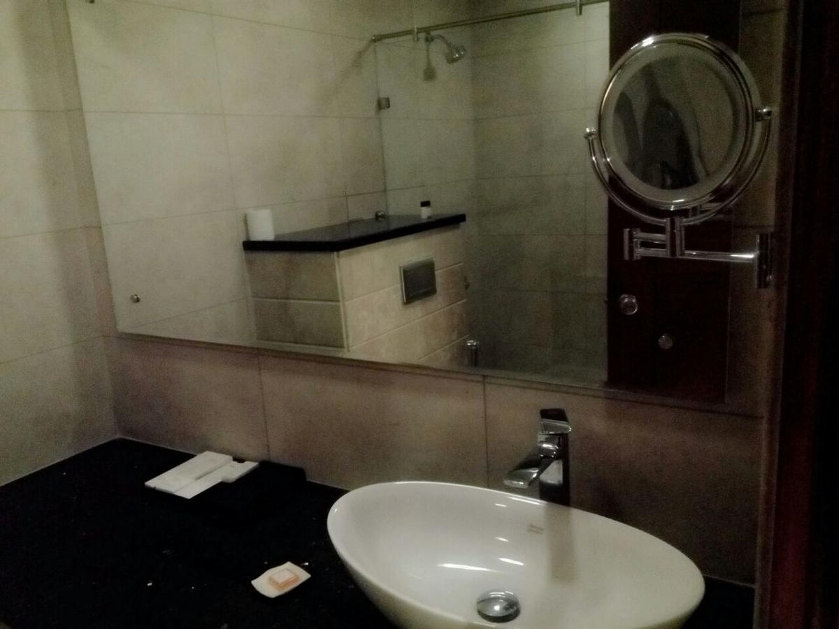 เดอะ แกรนด์ ปาริเซียง Hotel เดลี ภายนอก รูปภาพ