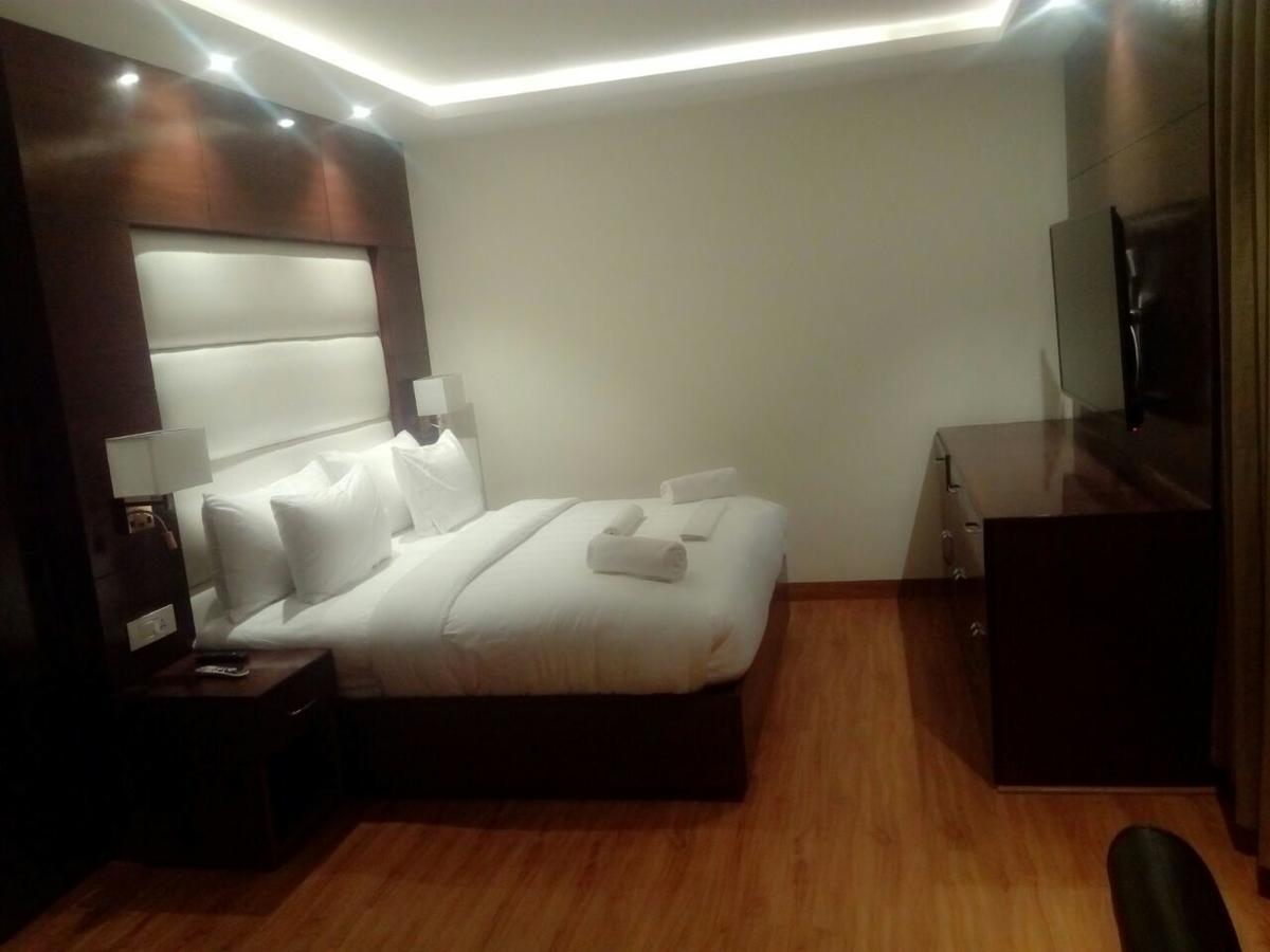 เดอะ แกรนด์ ปาริเซียง Hotel เดลี ภายนอก รูปภาพ