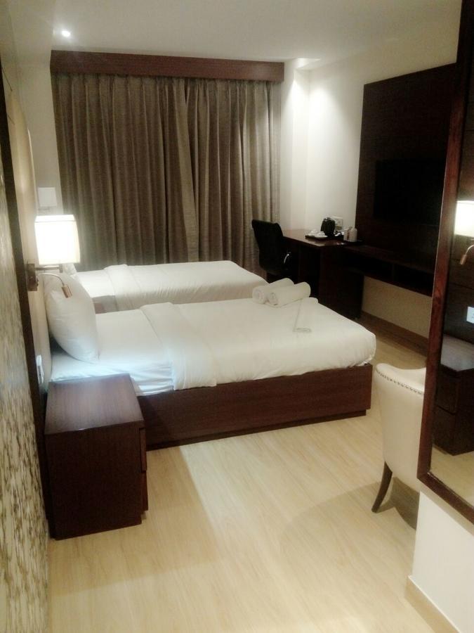 เดอะ แกรนด์ ปาริเซียง Hotel เดลี ภายนอก รูปภาพ