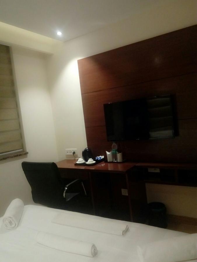 เดอะ แกรนด์ ปาริเซียง Hotel เดลี ภายนอก รูปภาพ