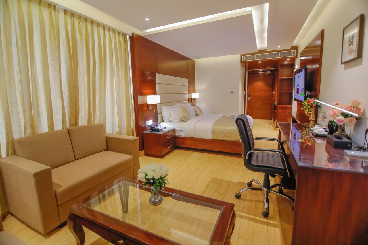 เดอะ แกรนด์ ปาริเซียง Hotel เดลี ภายนอก รูปภาพ