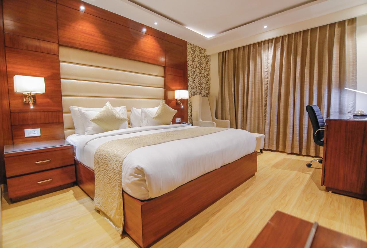 เดอะ แกรนด์ ปาริเซียง Hotel เดลี ภายนอก รูปภาพ