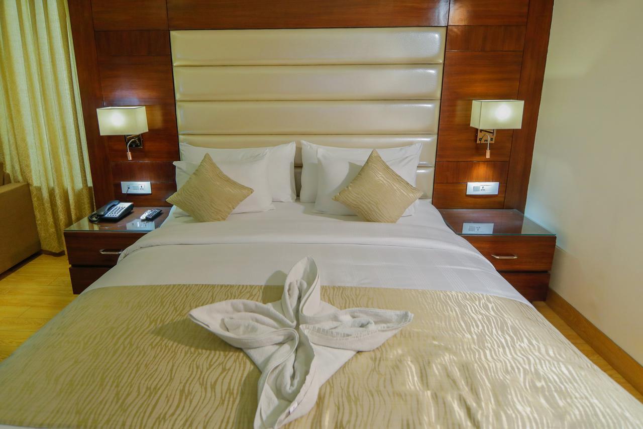 เดอะ แกรนด์ ปาริเซียง Hotel เดลี ภายนอก รูปภาพ