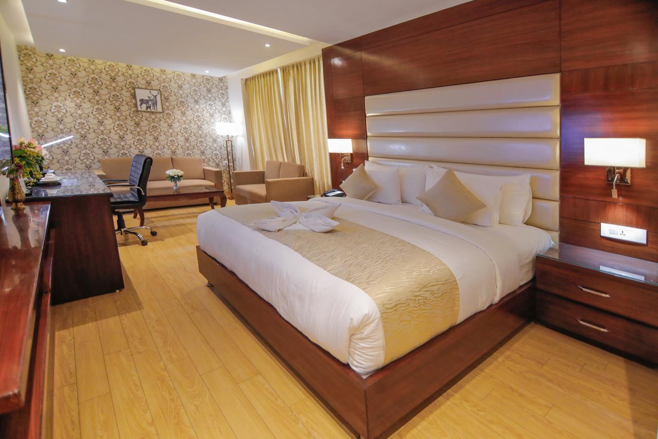 เดอะ แกรนด์ ปาริเซียง Hotel เดลี ภายนอก รูปภาพ