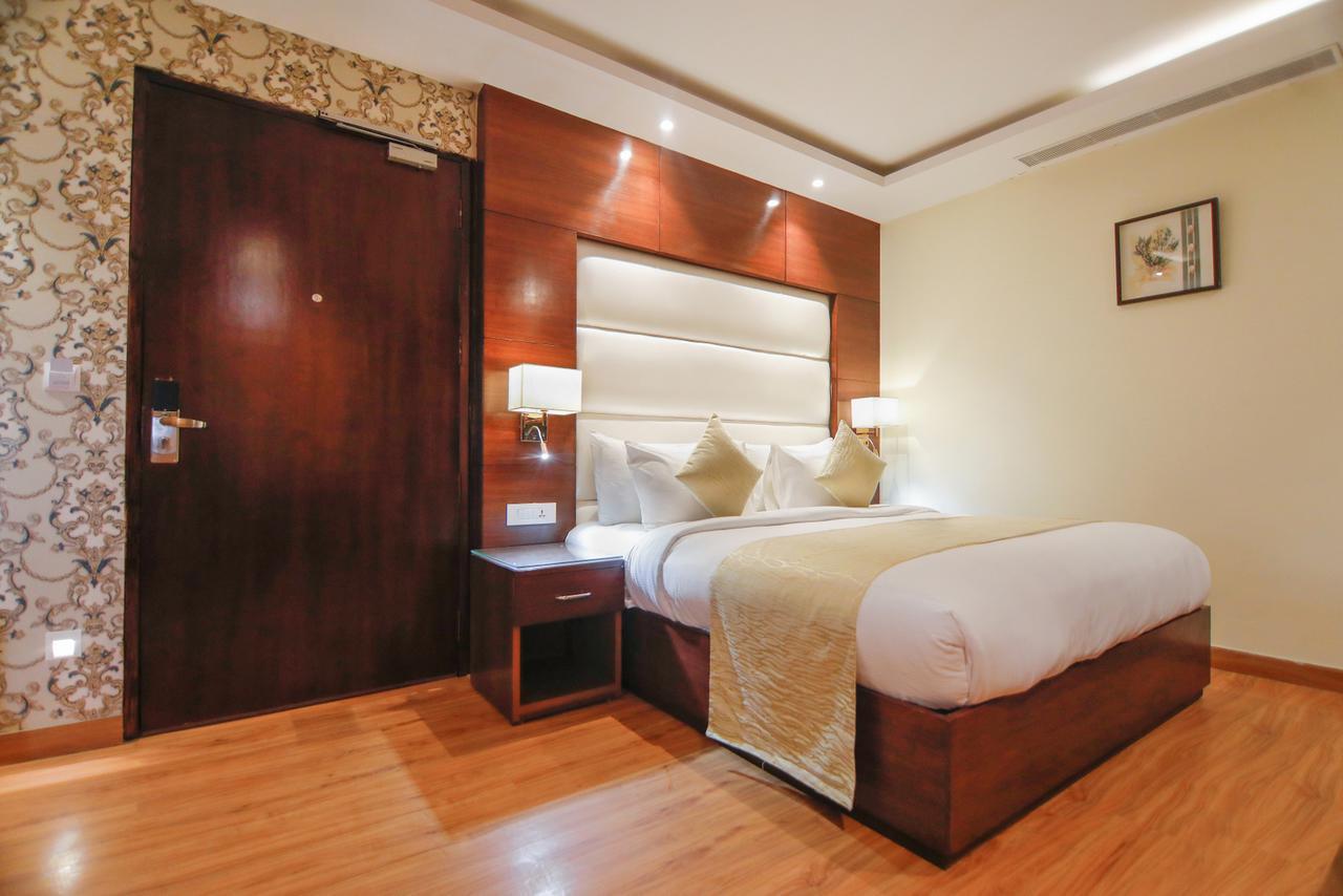 เดอะ แกรนด์ ปาริเซียง Hotel เดลี ภายนอก รูปภาพ