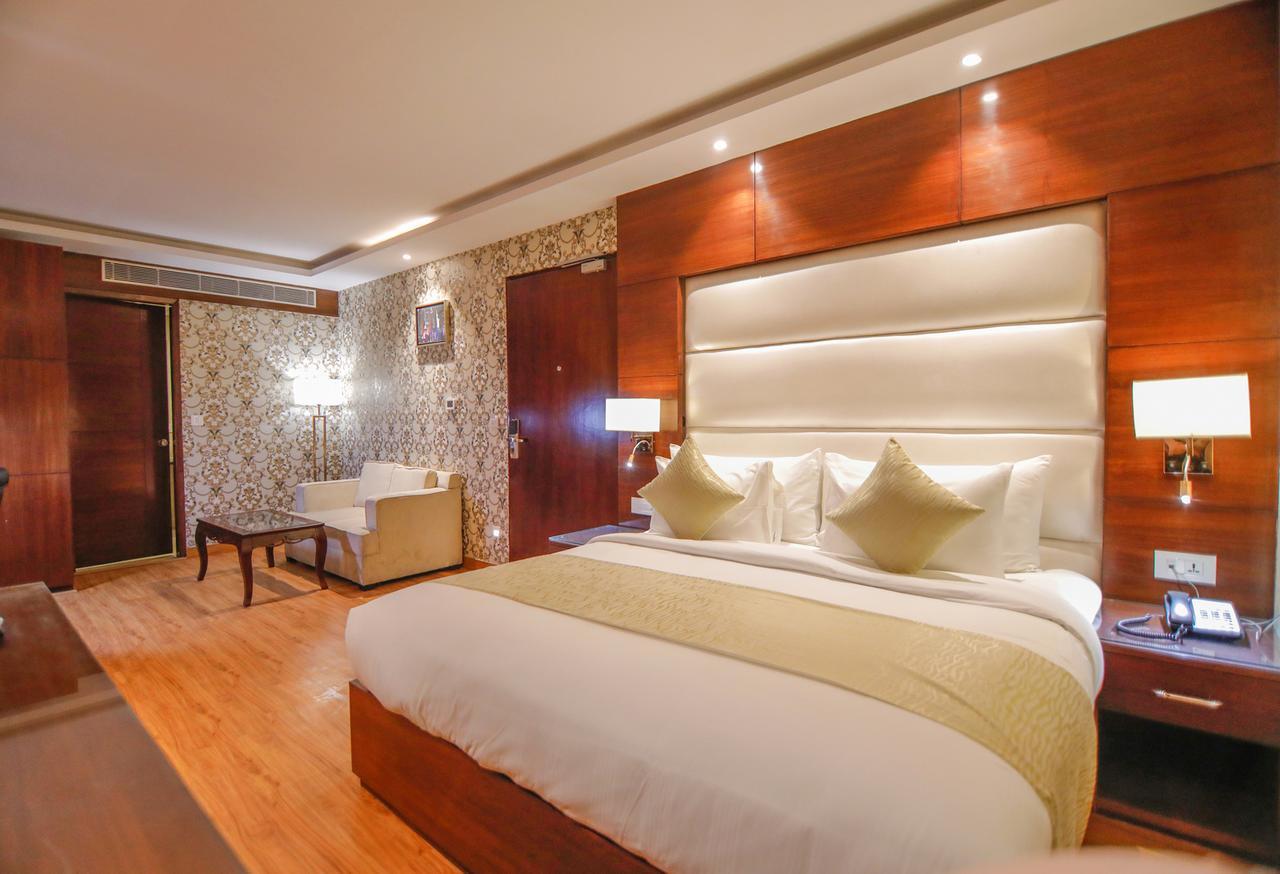 เดอะ แกรนด์ ปาริเซียง Hotel เดลี ภายนอก รูปภาพ
