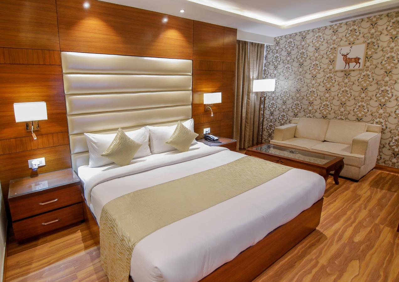 เดอะ แกรนด์ ปาริเซียง Hotel เดลี ภายนอก รูปภาพ
